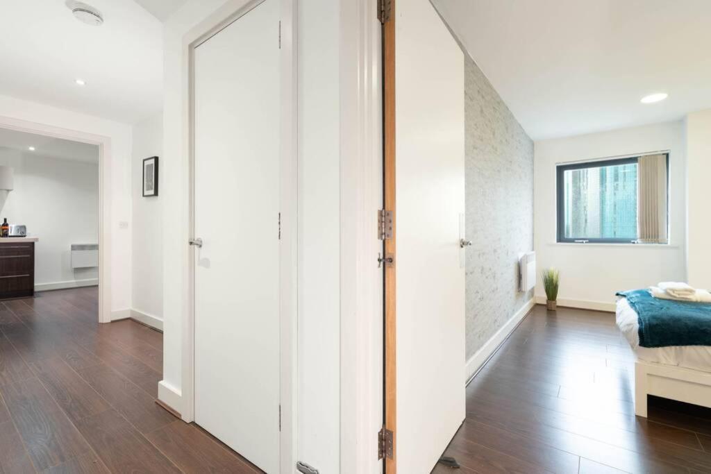 City Centre 2bed - With Balcony & Parking